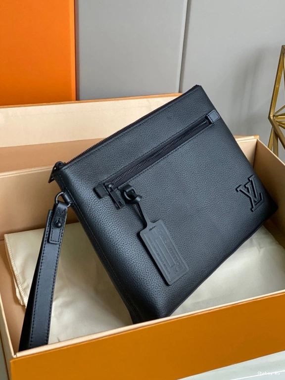 VUITTON LOUIS IPAD POUCH 0823